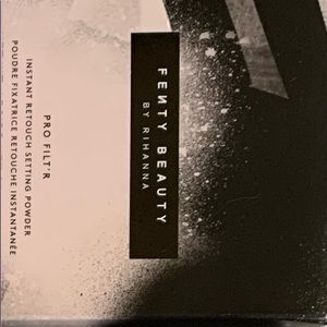 Fenty beauty setting powder in nutmeg